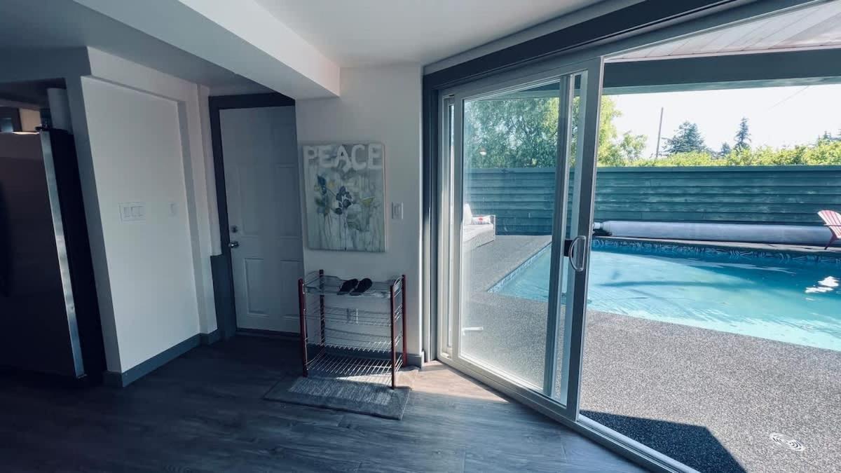 Tranquil Oasis 2 Bedroom Suite With Pool View วิกตอเรีย ภายนอก รูปภาพ