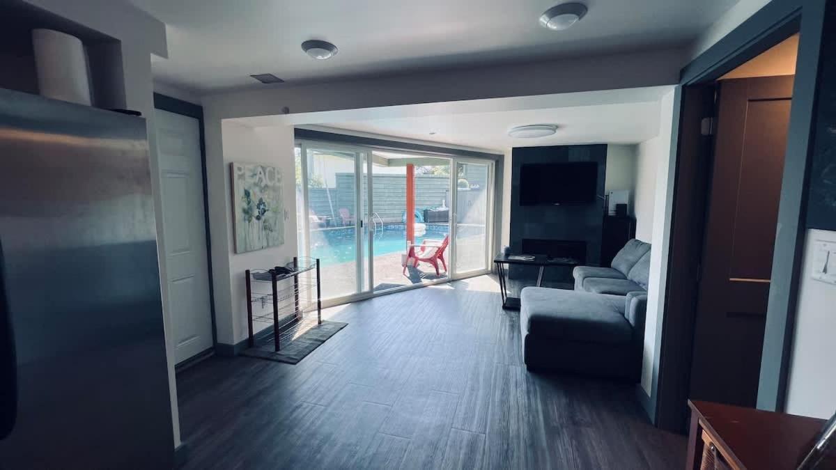 Tranquil Oasis 2 Bedroom Suite With Pool View วิกตอเรีย ภายนอก รูปภาพ